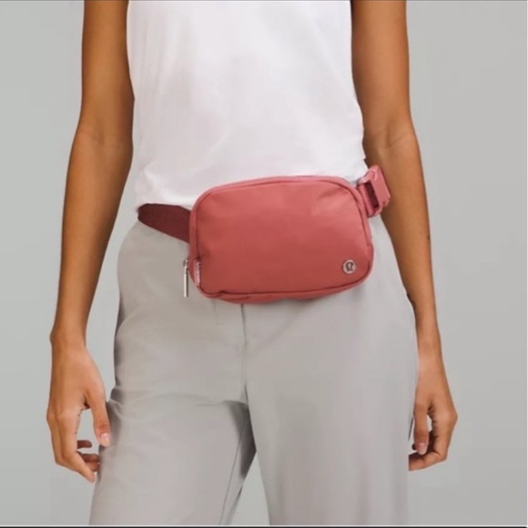 Lululemon everywhere belt Bag - Picture 7 of 7